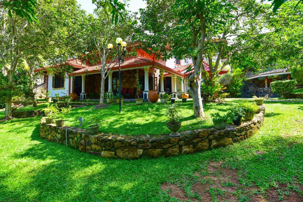 Simon'S Lodge Hikkaduwa Exterior photo