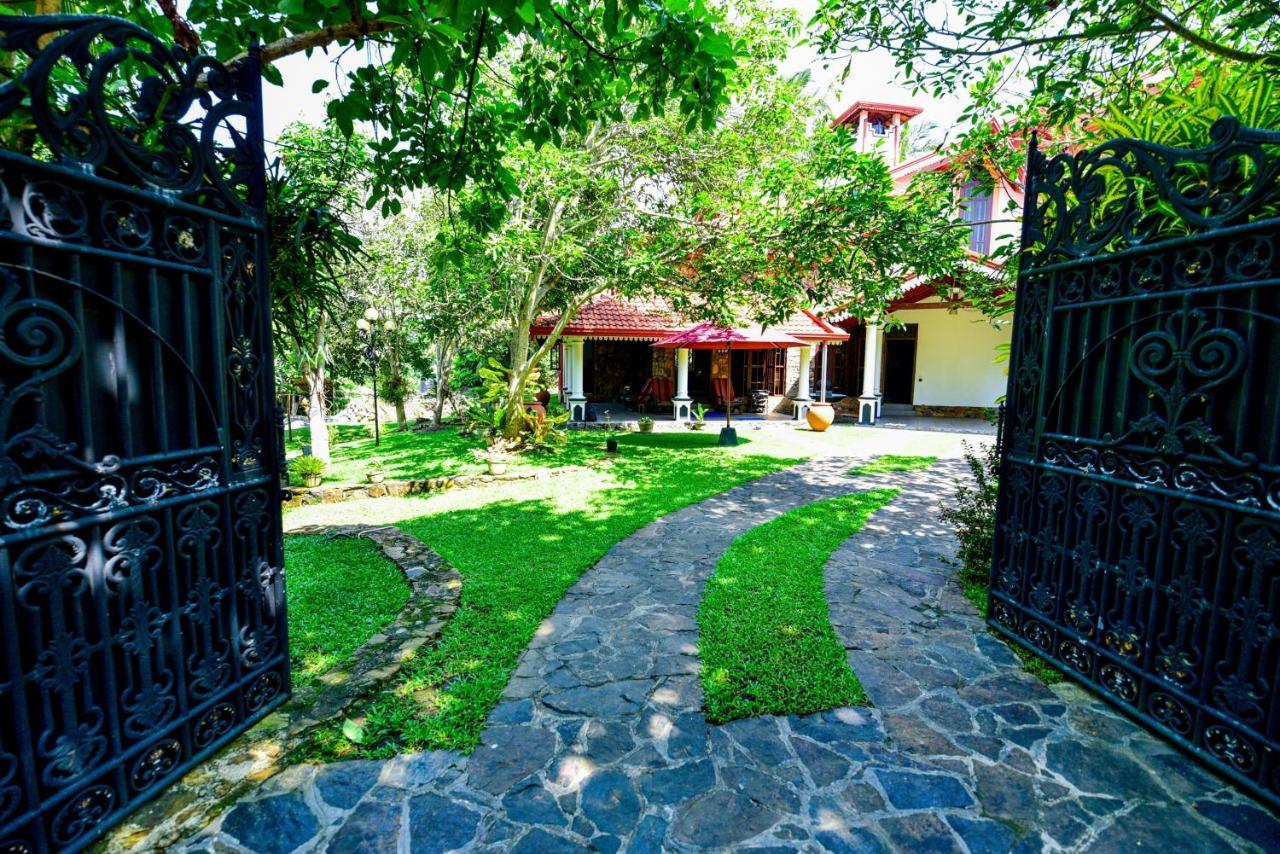 Simon'S Lodge Hikkaduwa Exterior photo